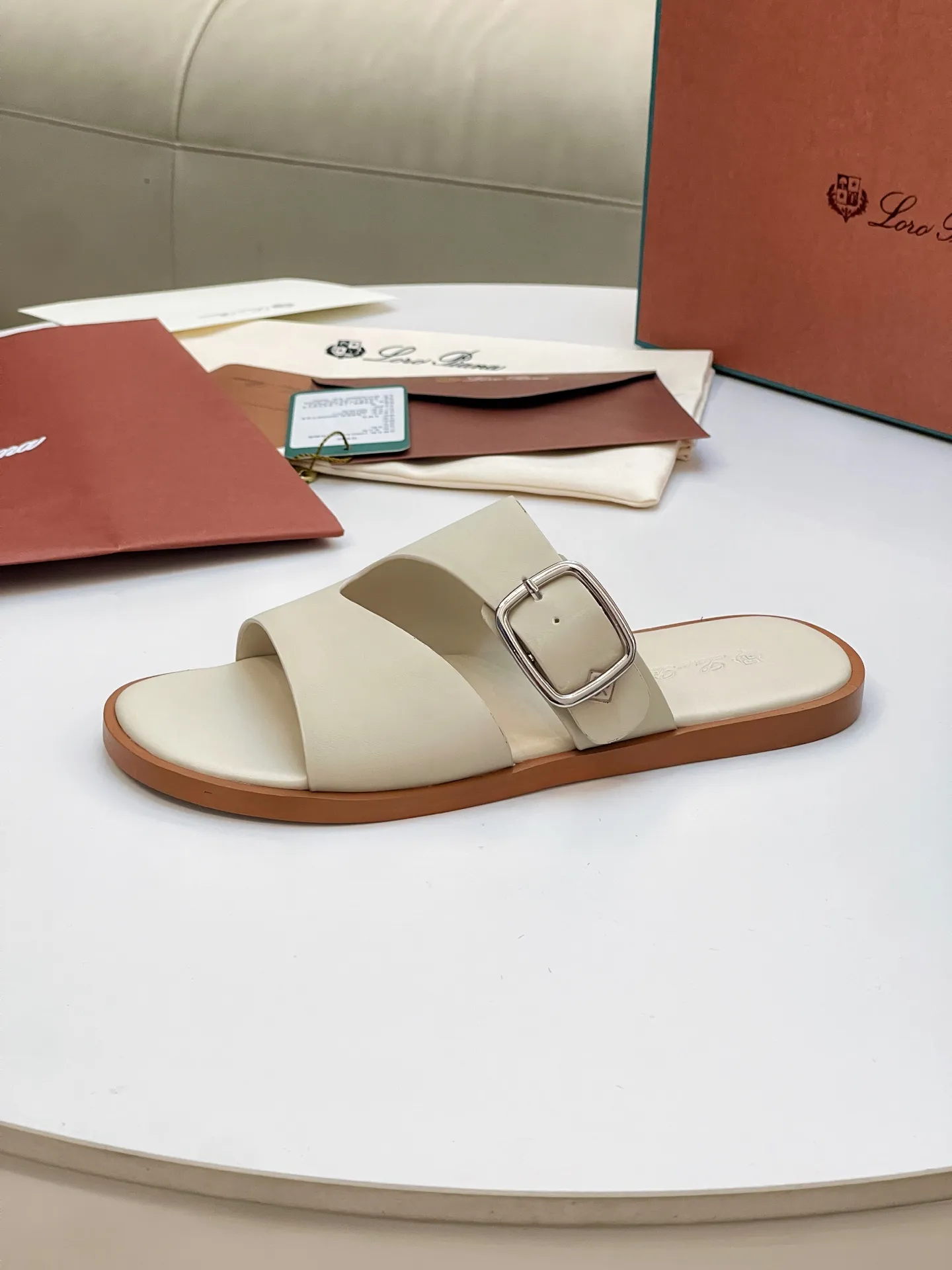 Men's shoes 💰420 Loro Piana, LP's popular spring and summer slippers are synchronized with the new counters, uppers are imported cowhide fabrics from Italy, high-quality splicing technology, soles: original soles specially provided by the original factory, exclusive molded soles are super comfortable, original factory orders, 🔍🔍high quality, you can go in and out of the counter at will, welcome to compare, code number 39-44 (order 38 45 46)